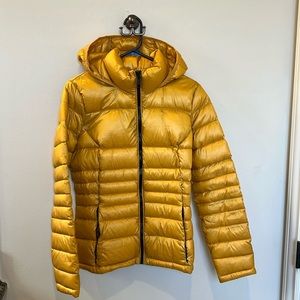 NWOT yellow gold Calvin Klein puffer jacket. Rated to 7 degrees!